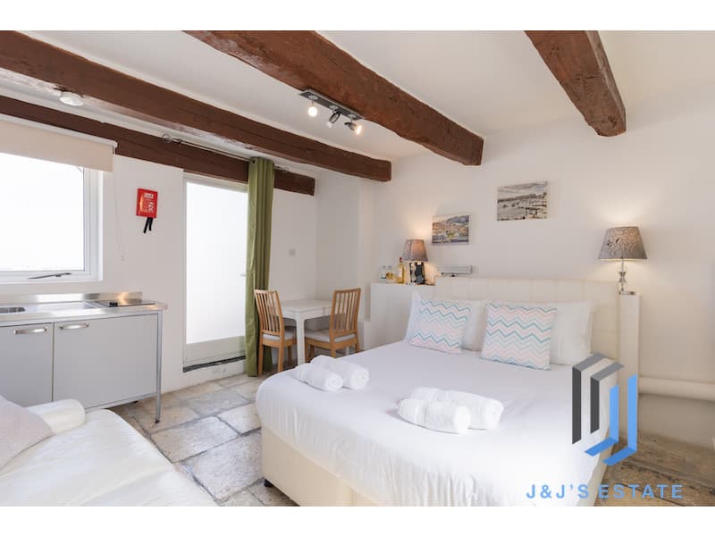 Furnished 1-Bedroom Apartment in Valletta · 16