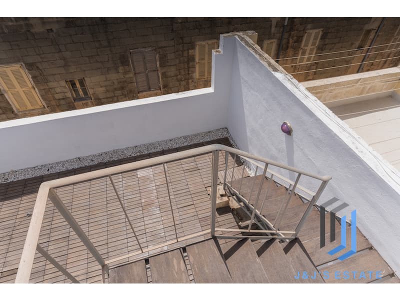 Furnished 1-Bedroom Apartment in Valletta · 26