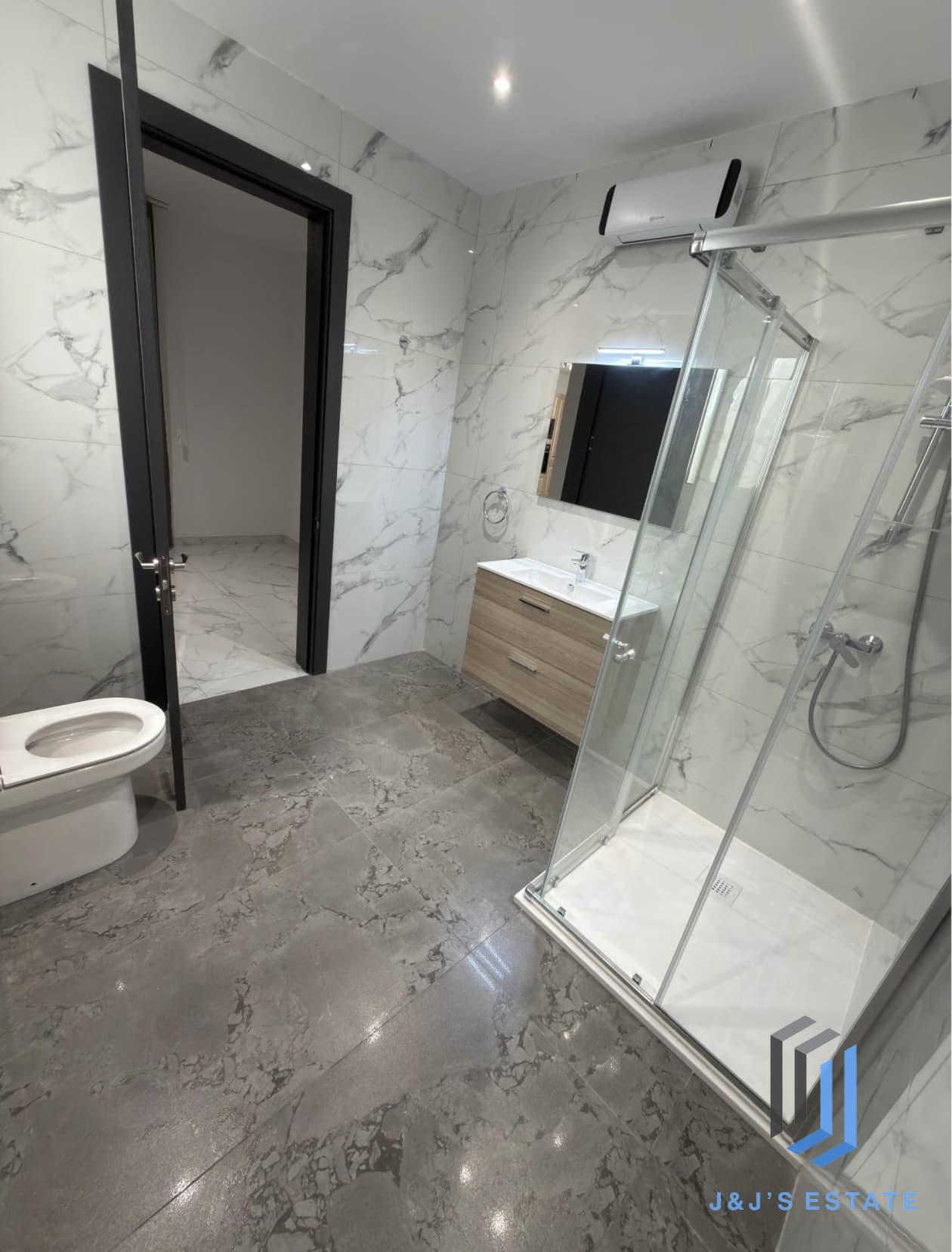 Spacious 3-Bedroom Home in Zebbug · 9