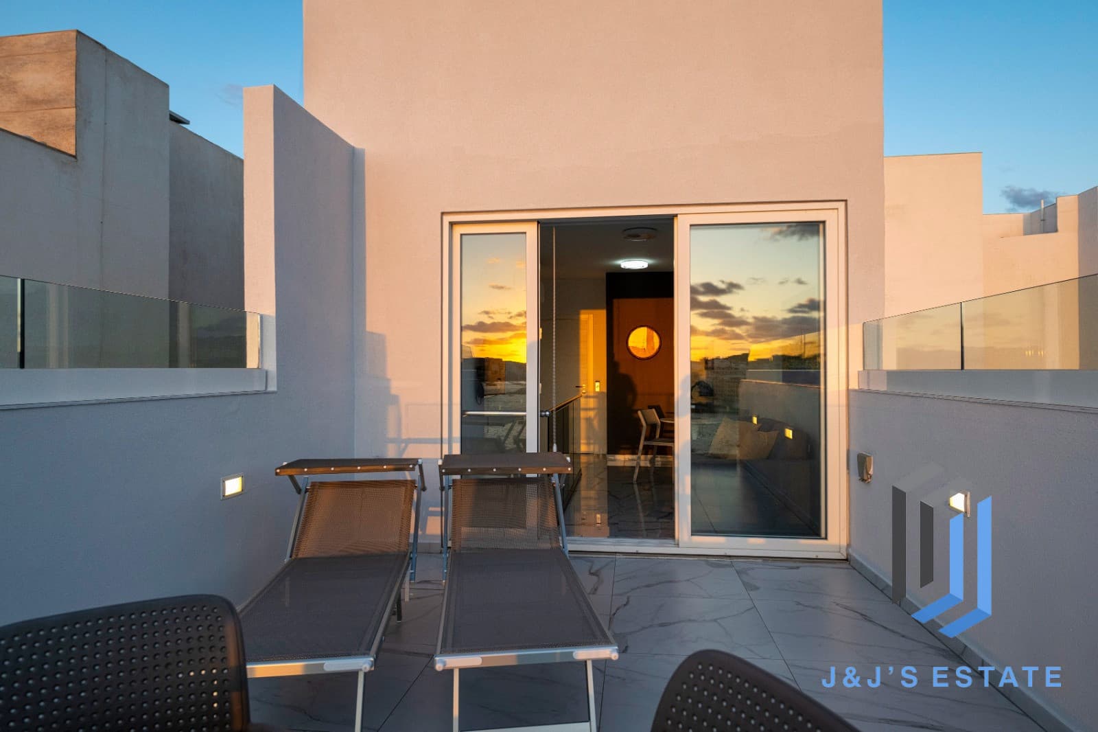 Sea-View 1-Bed Duplex in Bugibba, Fully Furnished · 1