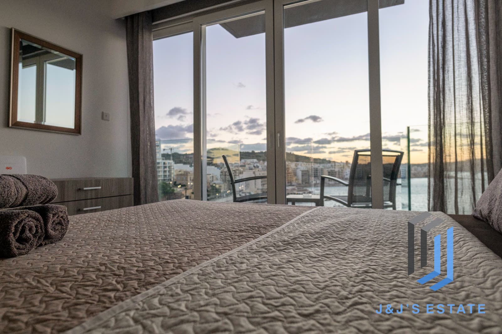 Sea-View 1-Bed Duplex in Bugibba, Fully Furnished · 20