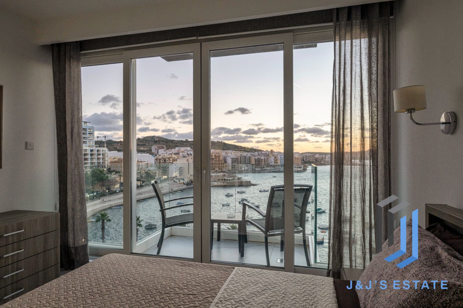 Sea-View 1-Bed Duplex in Bugibba, Fully Furnished · 21