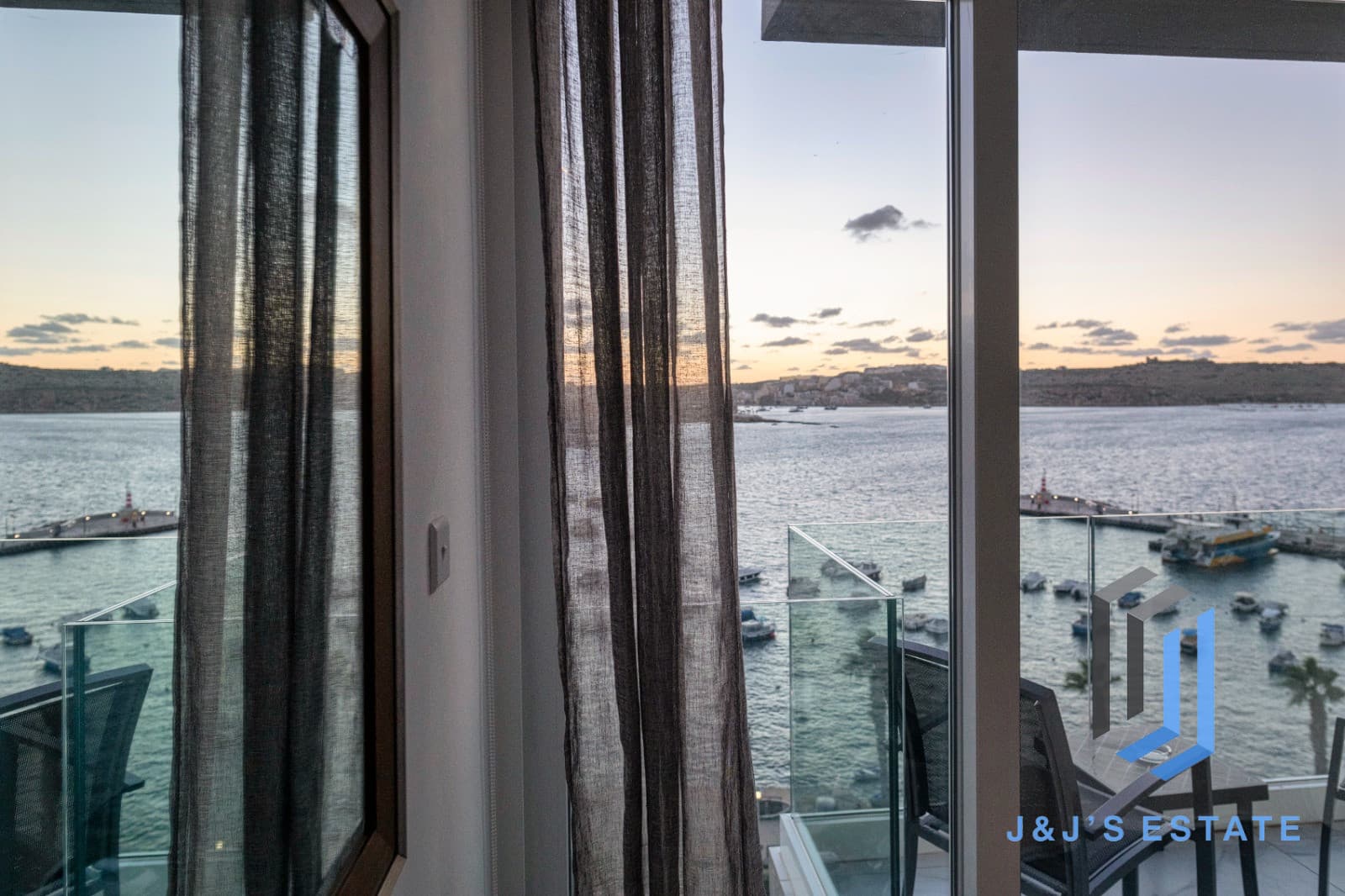 Sea-View 1-Bed Duplex in Bugibba, Fully Furnished · 22