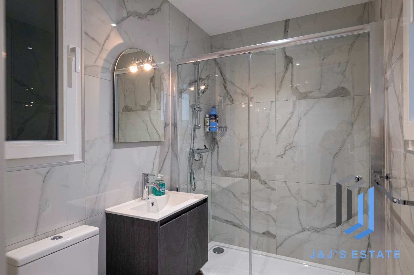 Sea-View 1-Bed Duplex in Bugibba, Fully Furnished · 27