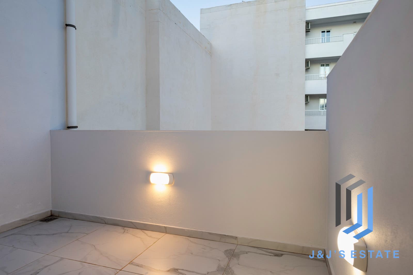 Sea-View 1-Bed Duplex in Bugibba, Fully Furnished · 32