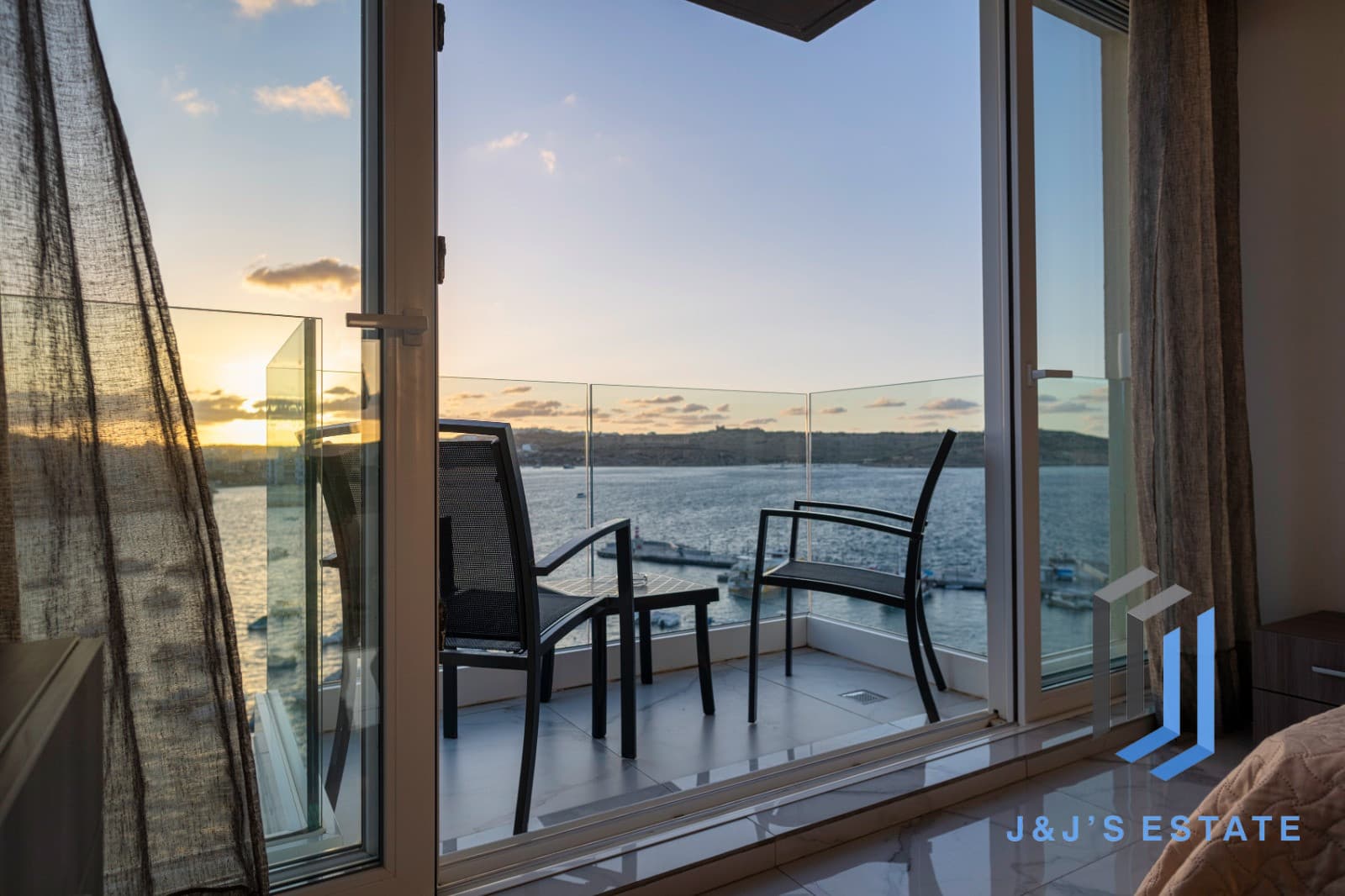 Sea-View 1-Bed Duplex in Bugibba, Fully Furnished · 49
