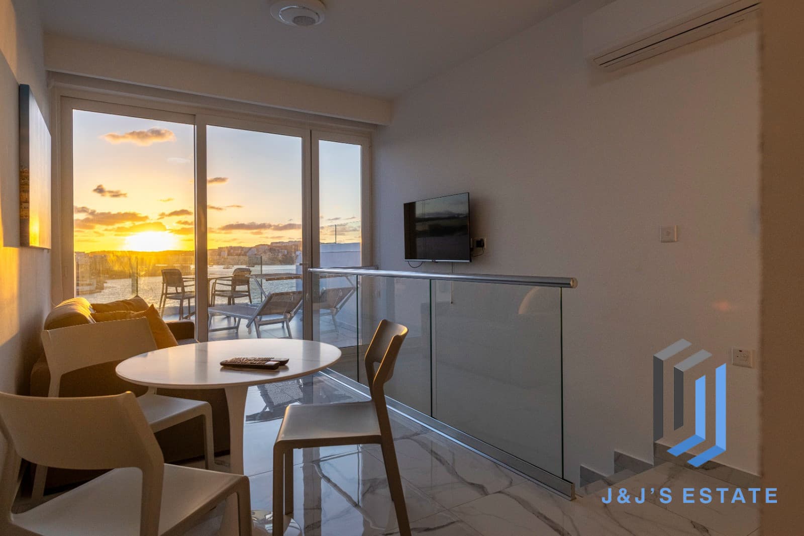 Sea-View 1-Bed Duplex in Bugibba, Fully Furnished · 54
