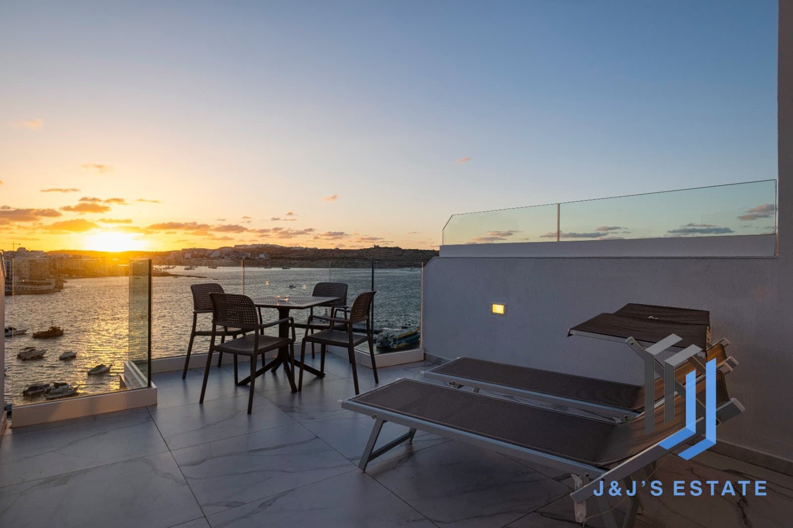 Sea-View 1-Bed Duplex in Bugibba, Fully Furnished · 57