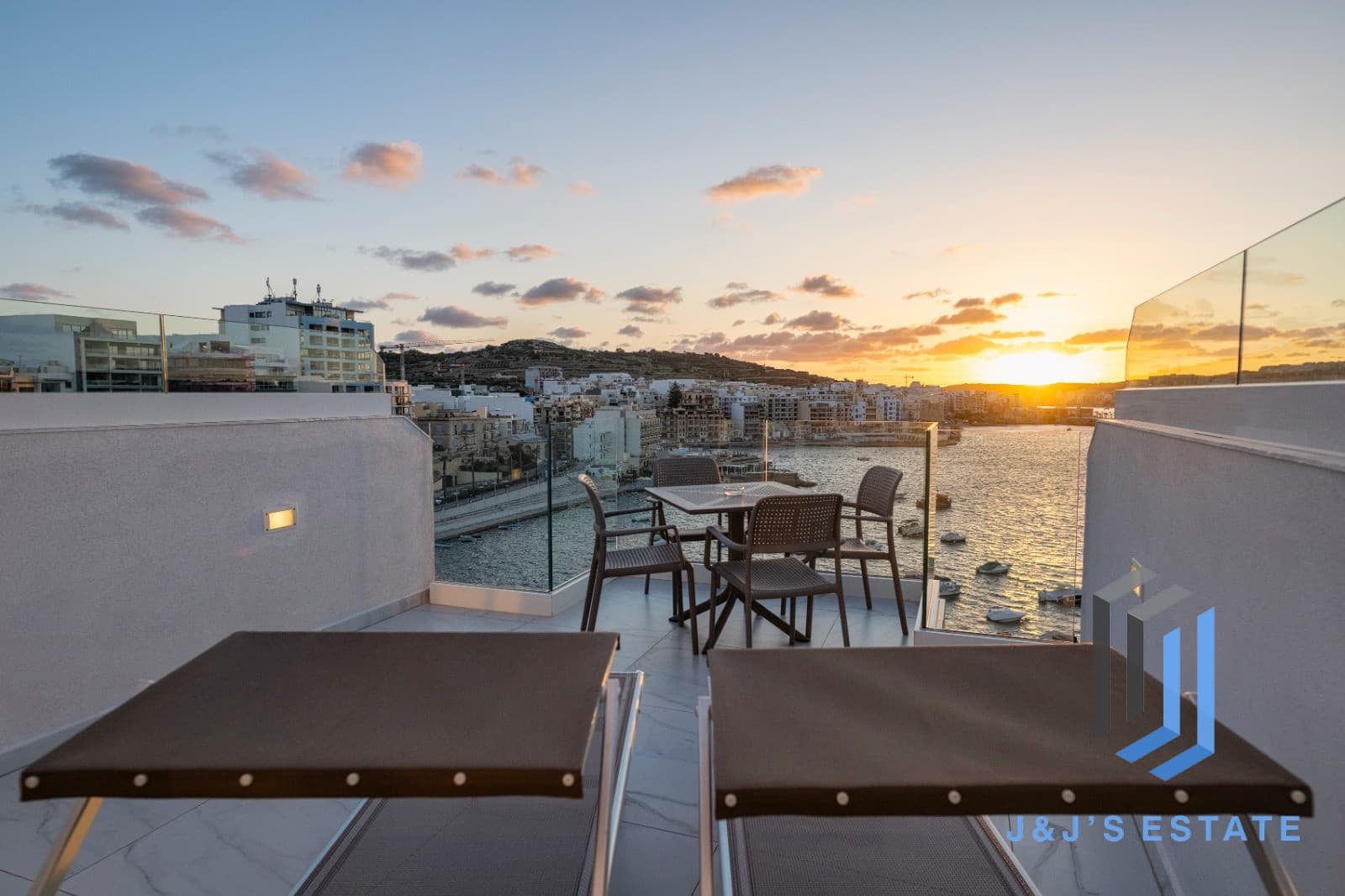 Sea-View 1-Bed Duplex in Bugibba, Fully Furnished · 59