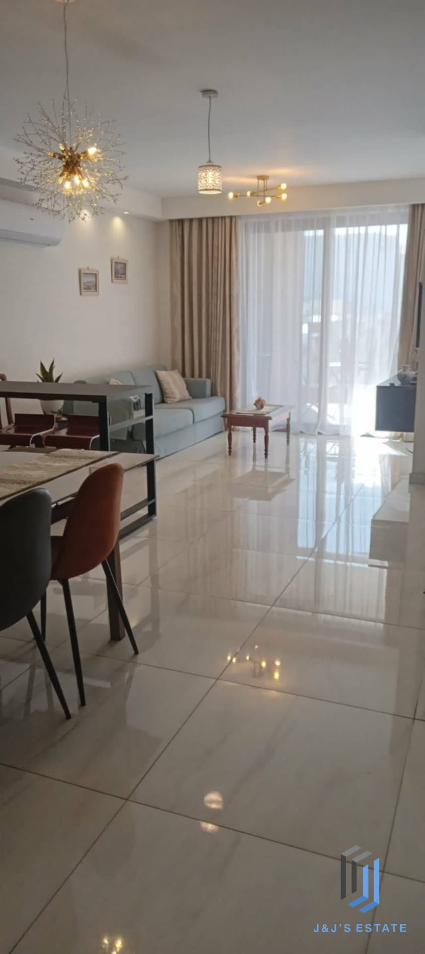 Furnished 3-Bed Apartment in Pembroke · 4