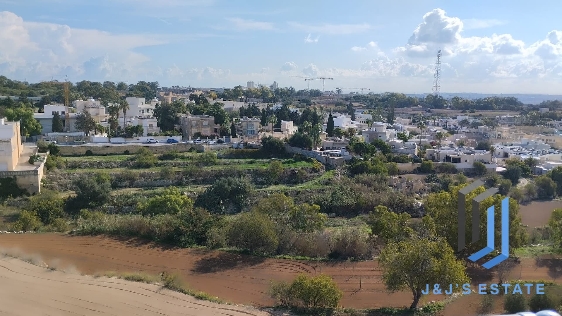 Spacious 4-Bed Naxxar Apartment with Panoramic Views · 3