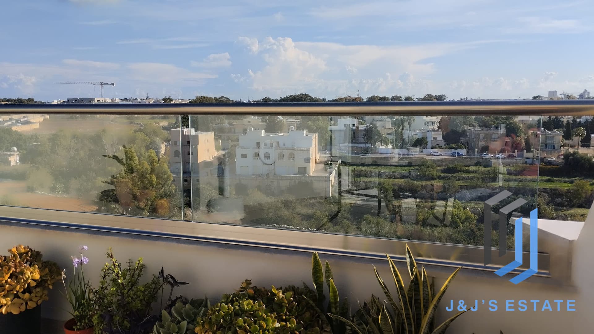 Spacious 4-Bed Naxxar Apartment with Panoramic Views · 4