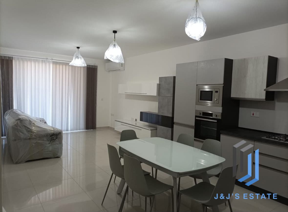 Spacious 4-Bed Naxxar Apartment with Panoramic Views