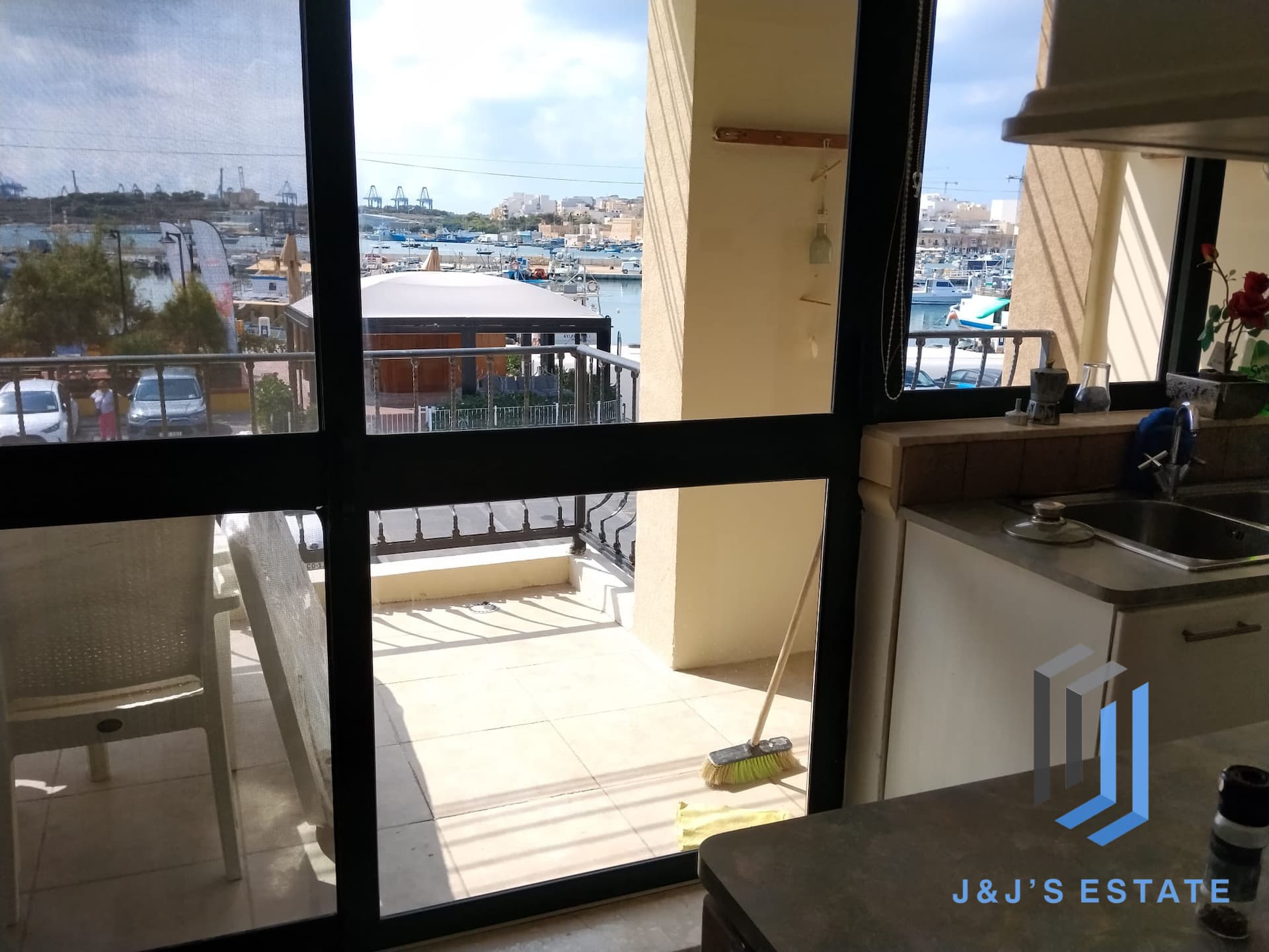 Furnished 3-Bed Apartment in Marsaxlokk · 4