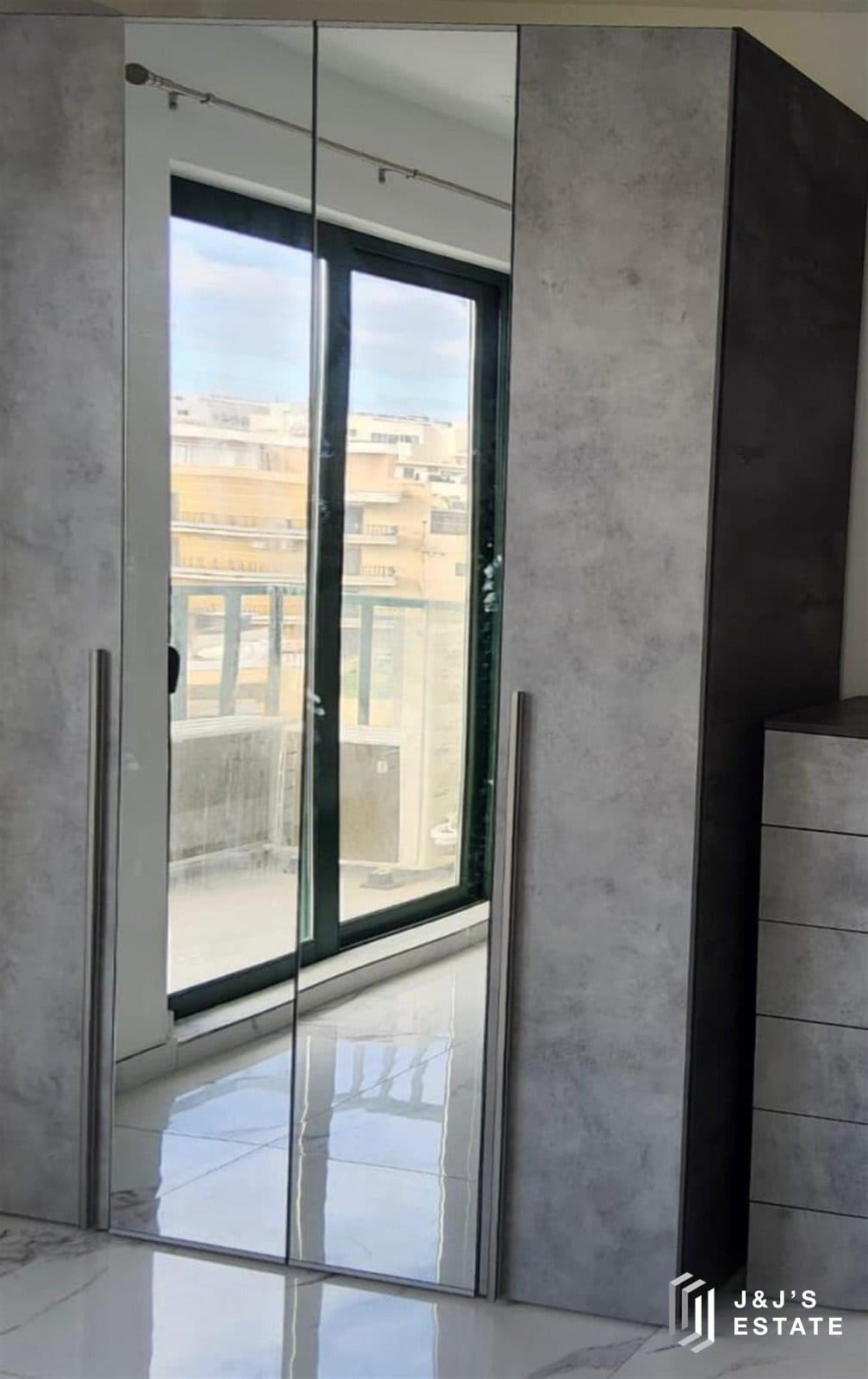 Three-Bedroom Apartment for Long-Term Rent in Bugibba with Pool Amenity · 2