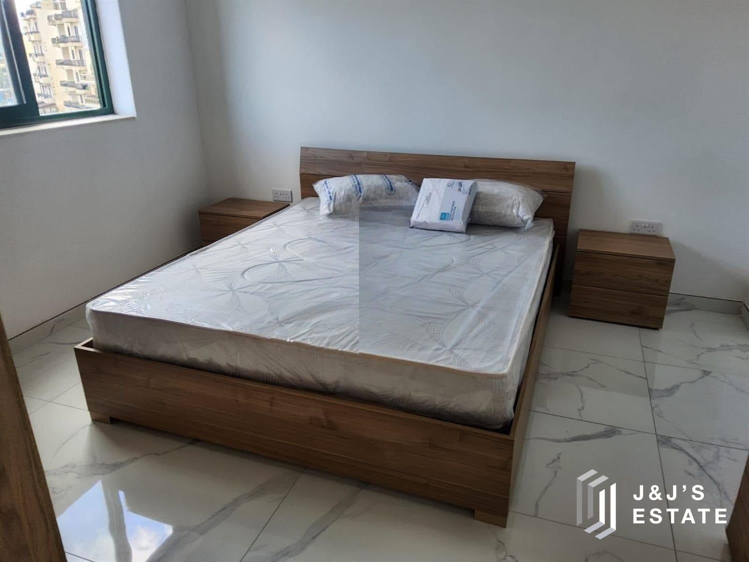 Three-Bedroom Apartment for Long-Term Rent in Bugibba with Pool Amenity · 5